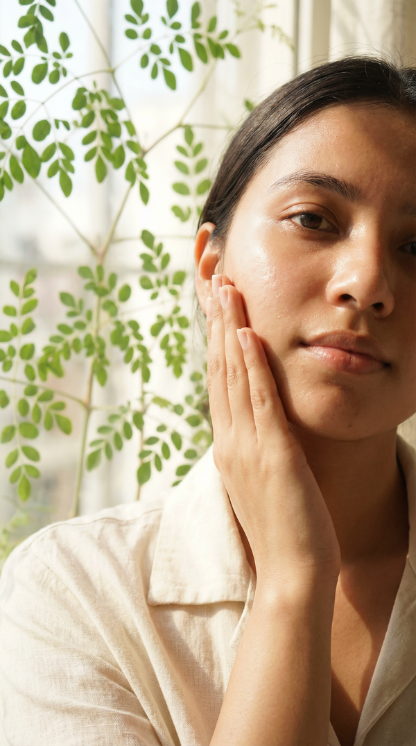 🌿 Moringa és pattanások – tényleg segíthet a „zöld arany” a tisztább bőrben?