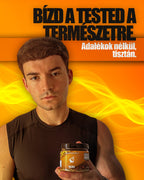 Férfi sportos öltözetben HunzikerGarden AranySzüret üveget tart narancssárga háttér előtt, természetes összetételt hangsúlyozó vizuállal.