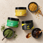 Arany Hármas Csomag összetevői felülnézetből: Shilajit méz, Moringa levélpor és AranySzüret virágpor tálkákban a három HunzikerGarden tégely mellett