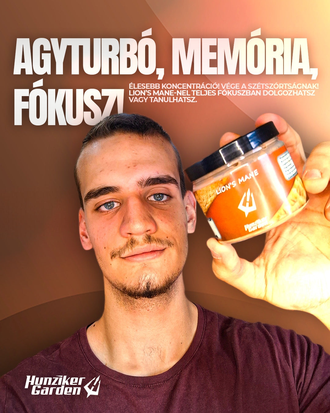 Férfi HunzikerGarden Lion’s Mane terméket tart a kezében barna háttér előtt, a memória, fókusz és koncentráció támogatását hangsúlyozó kreatívon.